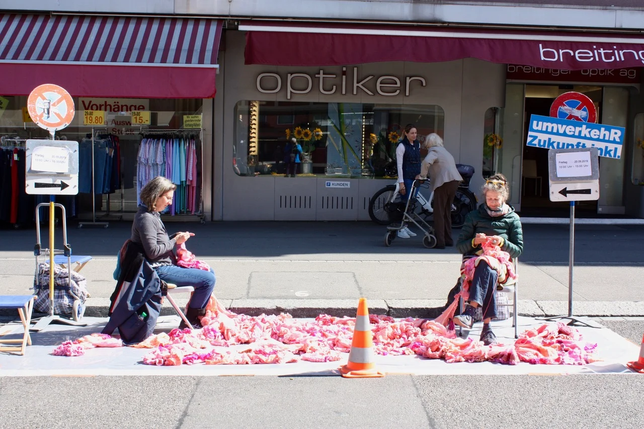 Häkelaktion am PARK(ing) Day 2019 in Zürich