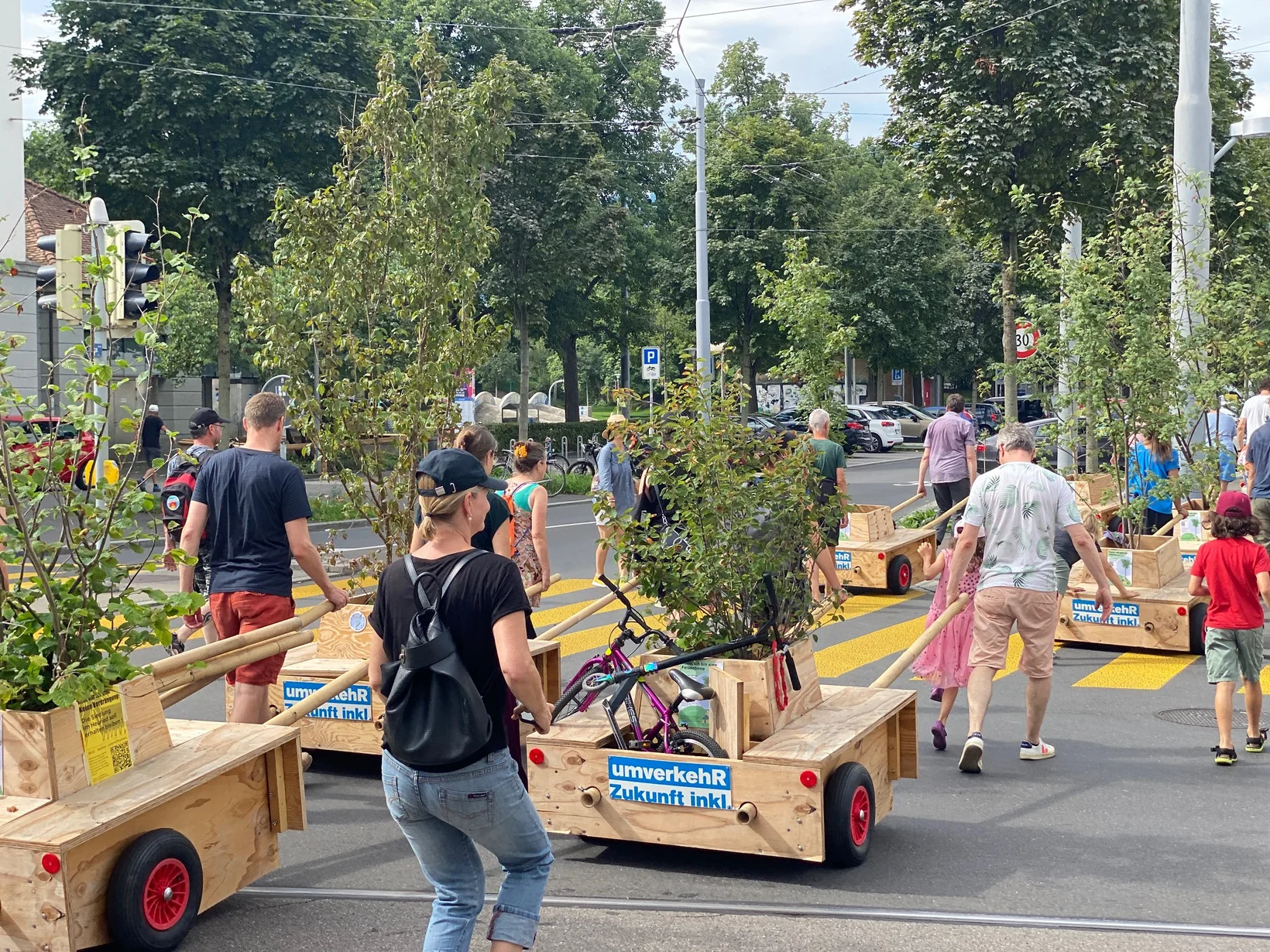 Wanderbaumallee vom Bullingerplatz an die Brahmsstrasse