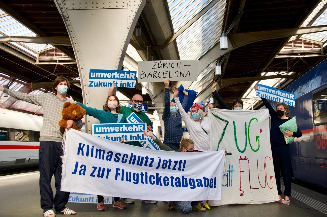 Nachtzugaktion am Hauptbahnhof Zürich - Ja zum Klimaschutz heisst Ja zum Nachtzug