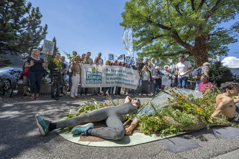 Cortège lors du dépôt des signatures de l'initiative Climat Urbain.